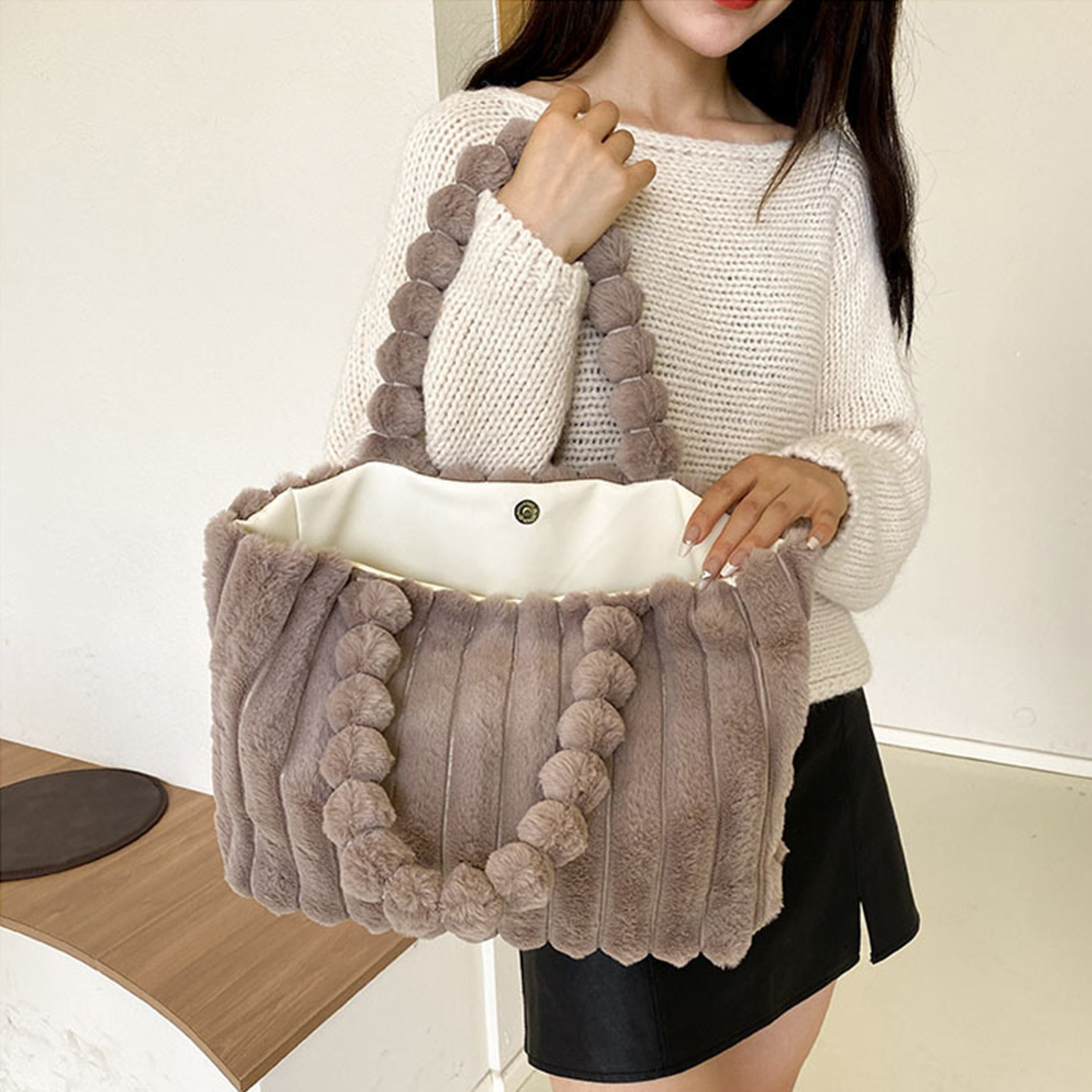 Eric | Plush Faux Fur Shoulder Bag