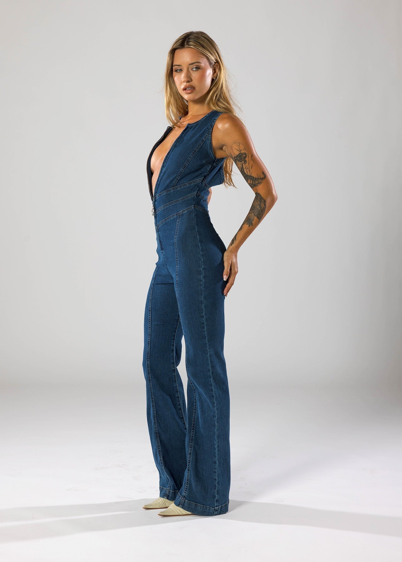 Noorel | Jumpsuit with deep V-neck and zipper