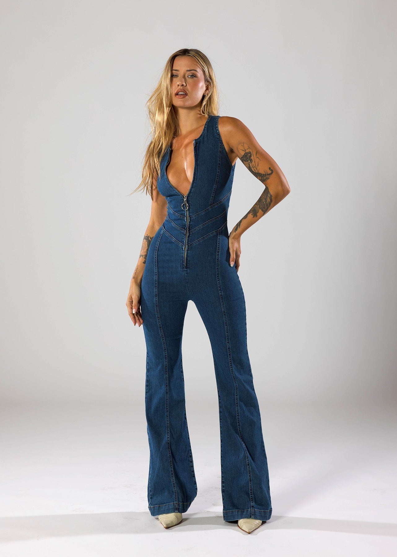 Noorel | Jumpsuit with deep V-neck and zipper