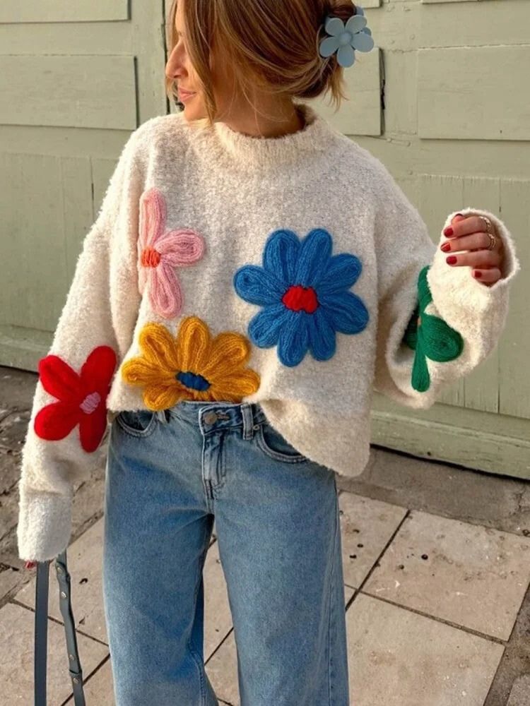 Amor | Knitted Sweater with Floral Appliques