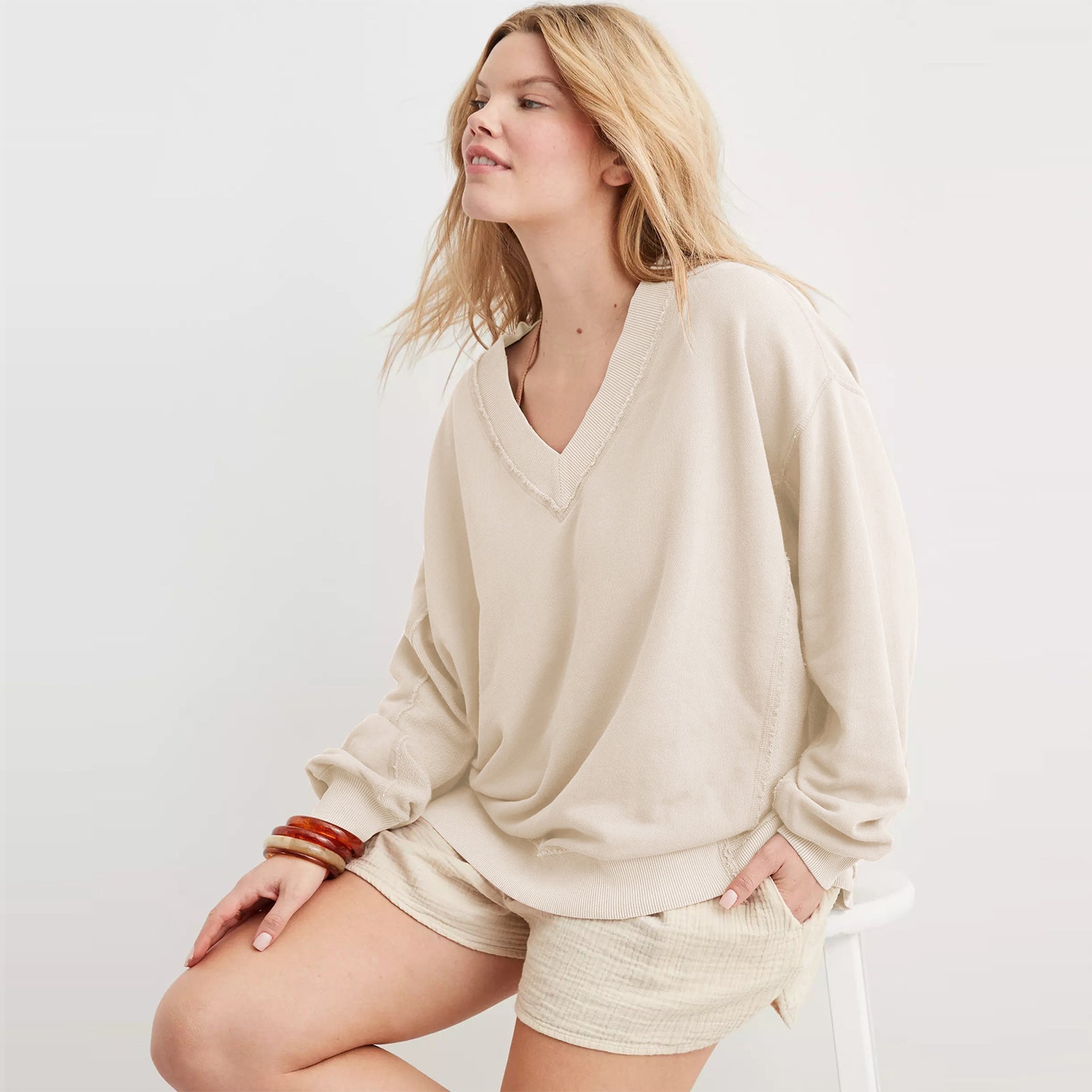 Ezra | V-neck sweatshirt