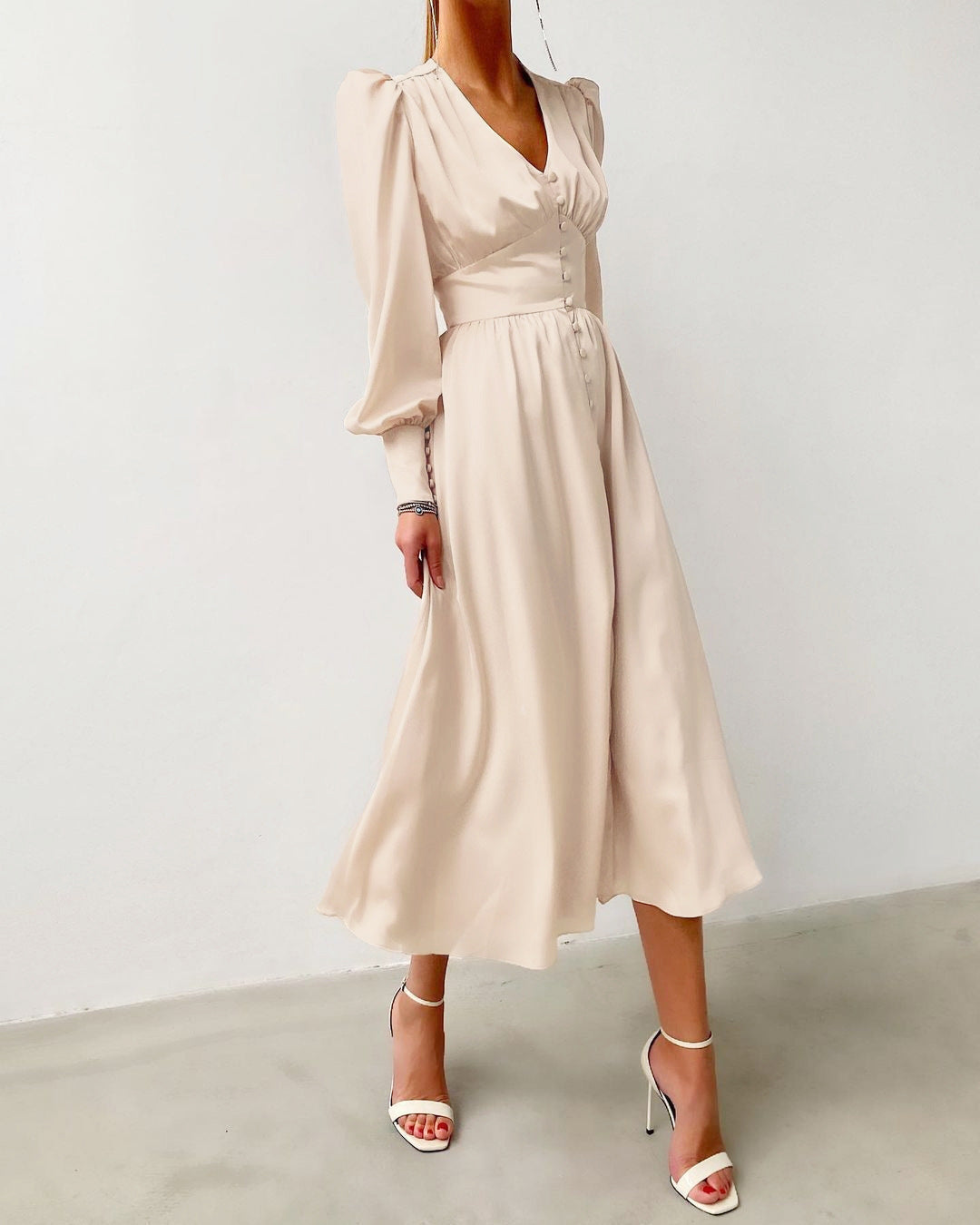 Alix | Dress with puffed sleeves and button closure