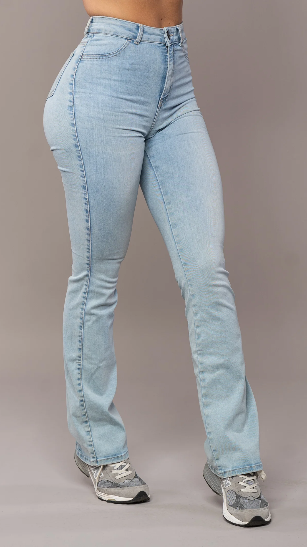 Kaia | High-Waisted Jeans with a Subtle Flare