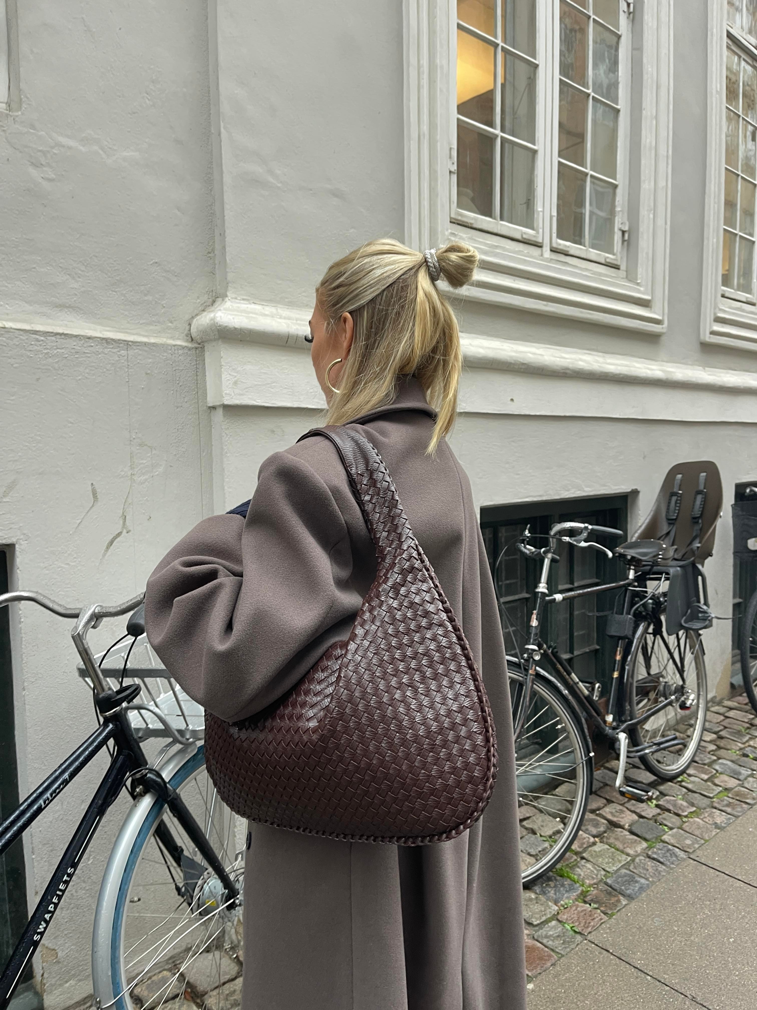 Quirine | Hobo Bag with Intricate Woven Leather Design