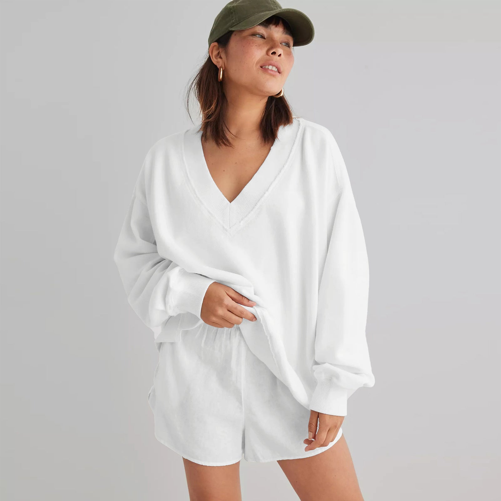 Ezra | V-neck sweatshirt