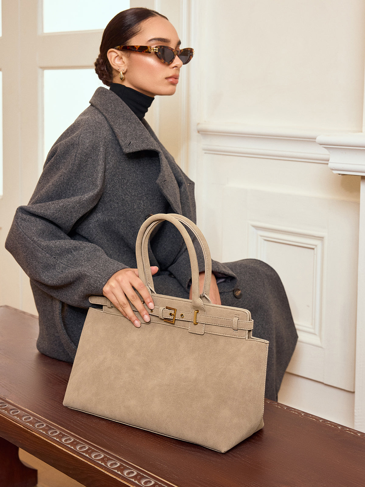 Amyra | Handbag with Gold Clasp
