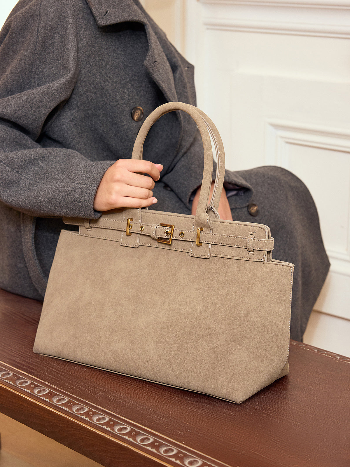 Amyra | Handbag with Gold Clasp