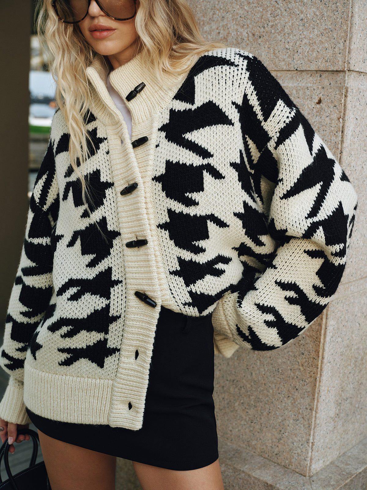 Shaun | Women's Vest with Houndstooth Pattern