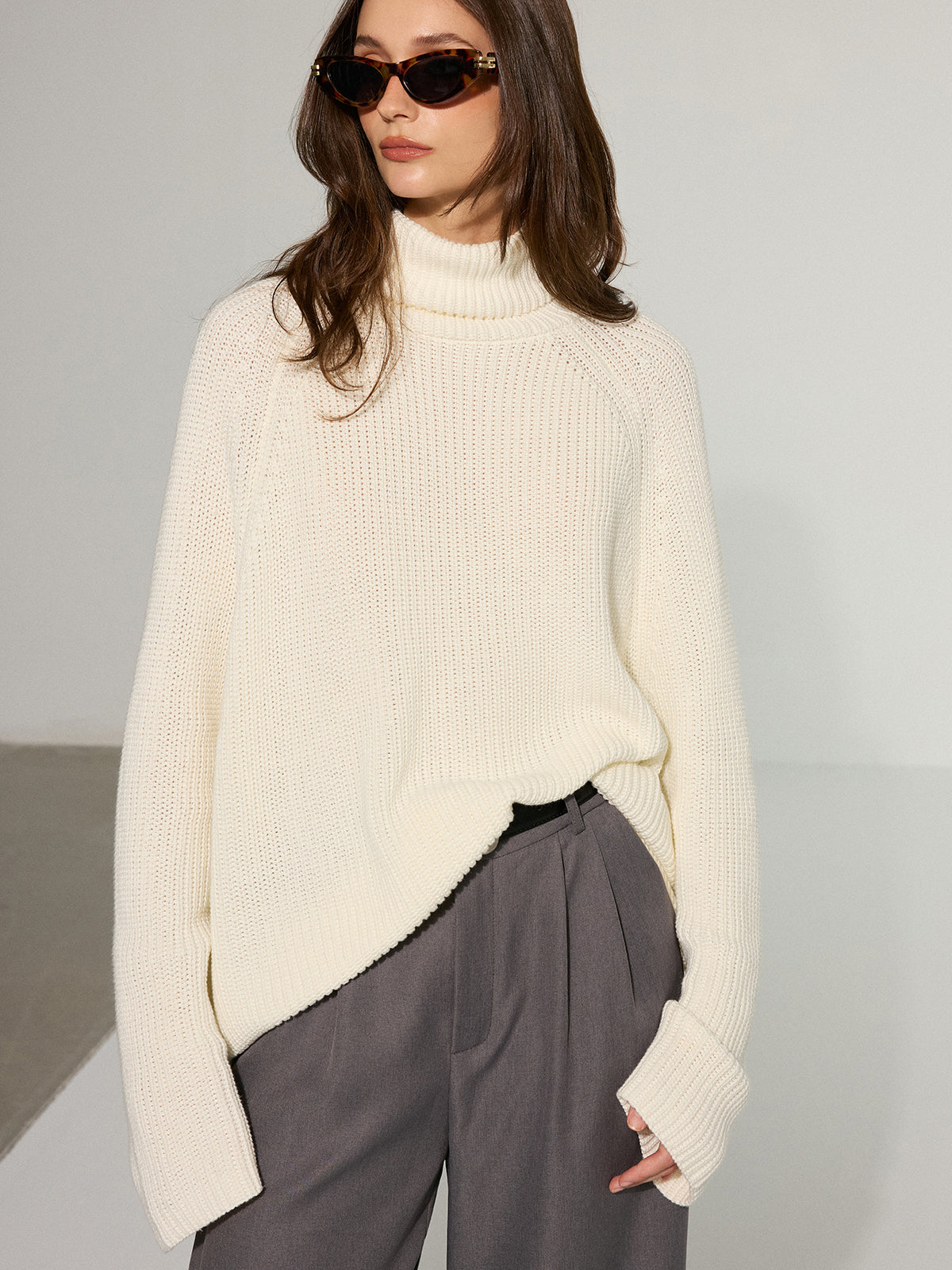 Vienna | Cream Sweater with Open Back and Wide Sleeves