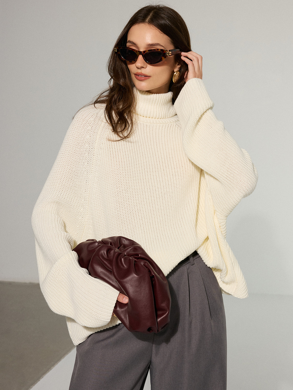Vienna | Cream Sweater with Open Back and Wide Sleeves