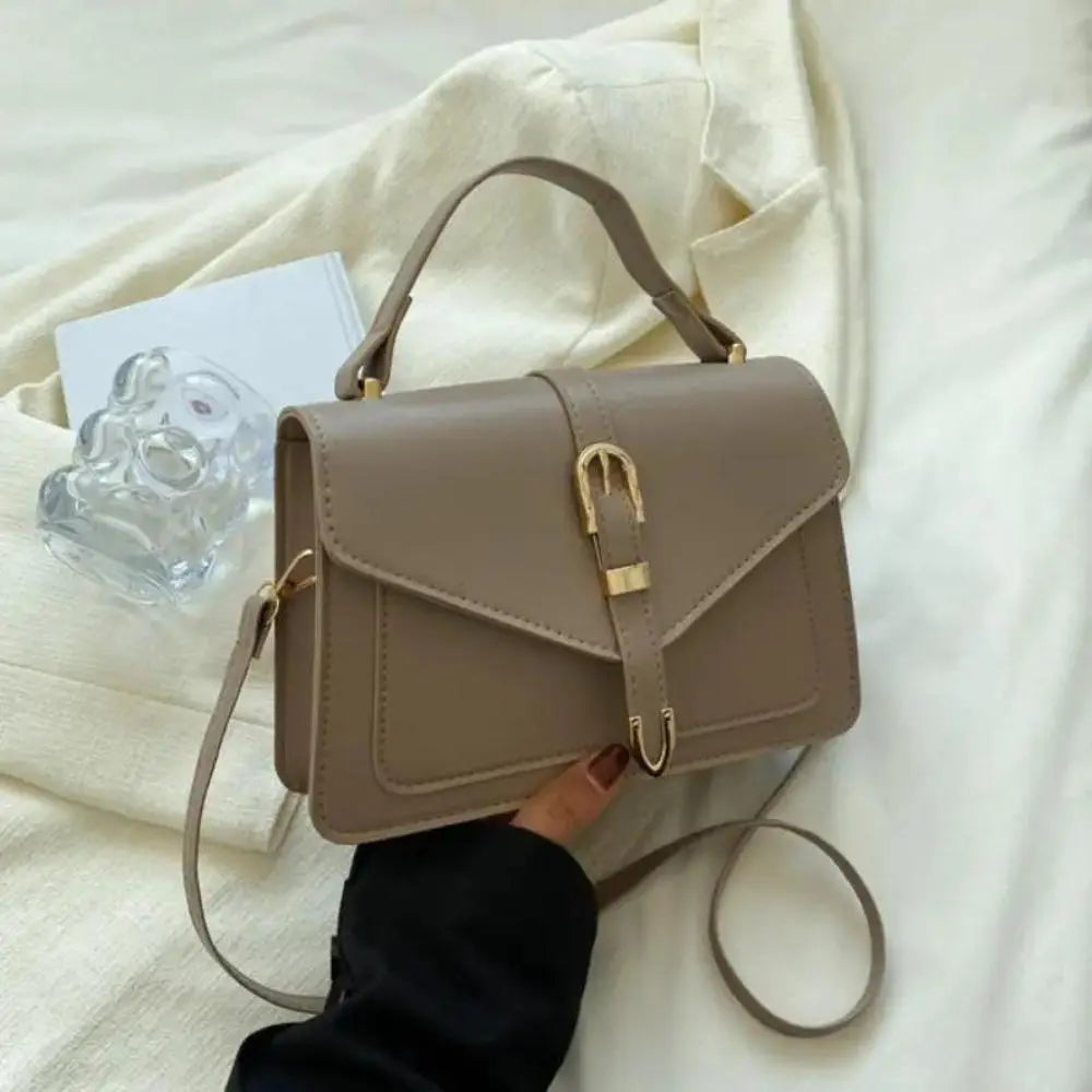 Lupe | Handbag with Gold Buckle Closure