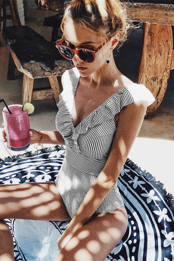 Alea | Swimsuit with Ruffles and V-neck