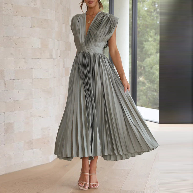 Kylee | Midi Dress with Pleated Midi Skirt and V-Neck