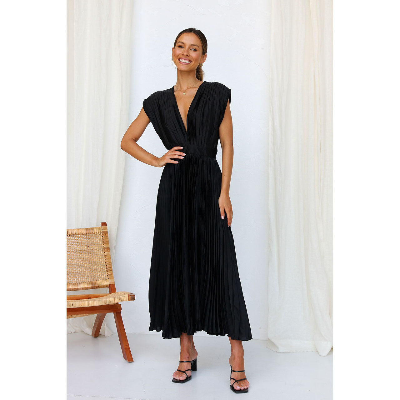 Terra | Dress with pleated skirt