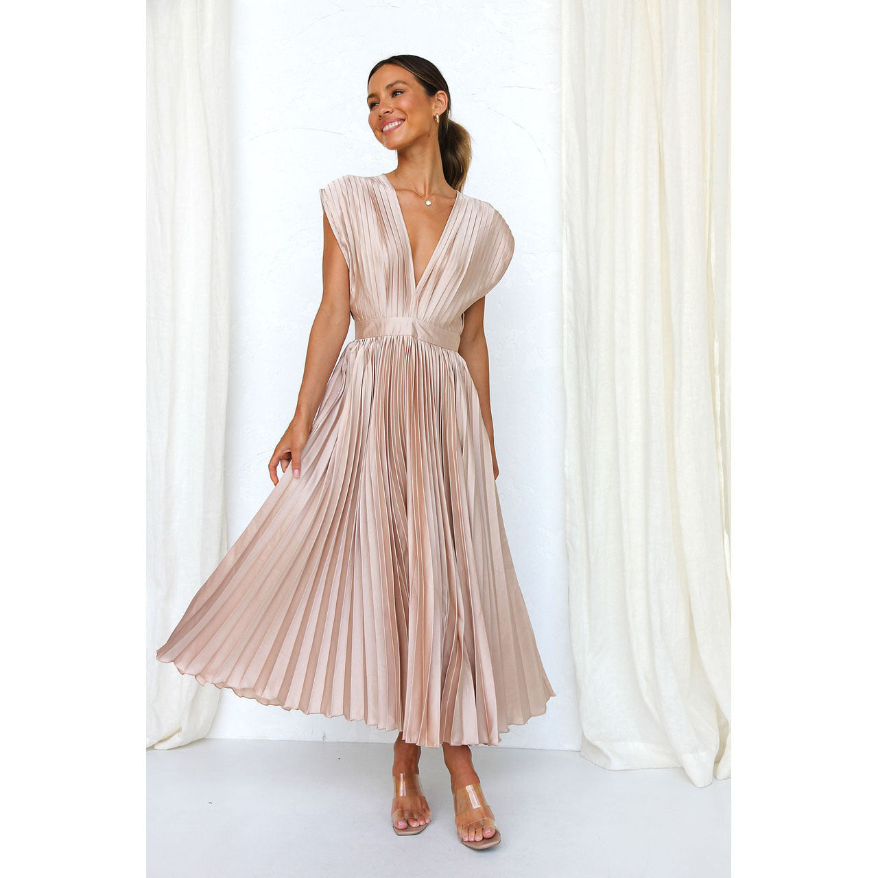 Terra | Dress with pleated skirt