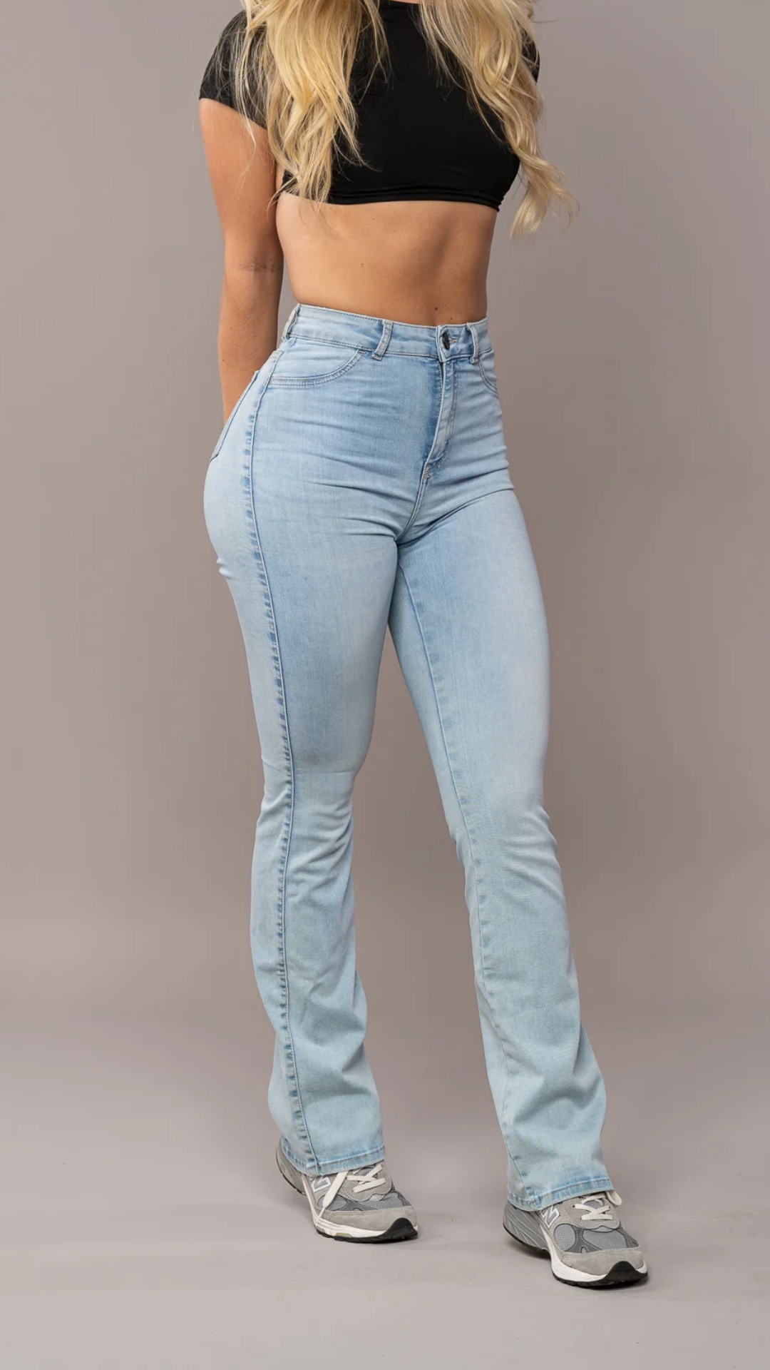 Kaia | High-Waisted Jeans with a Subtle Flare