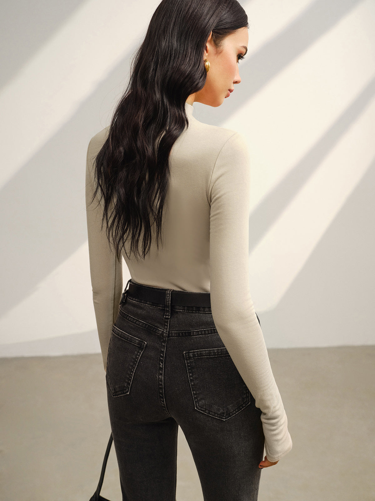 Mallorie | Khaki Top with Seam Details & Thumbholes