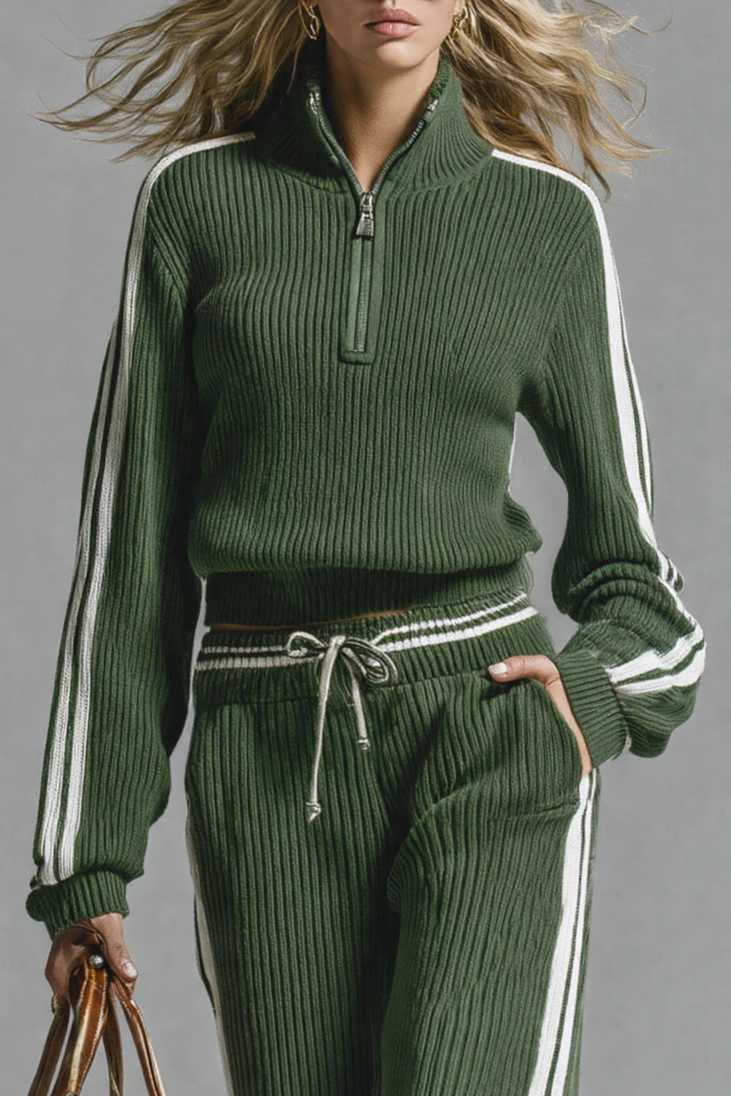 Wende | Tracksuit Set with Stylish Stripes