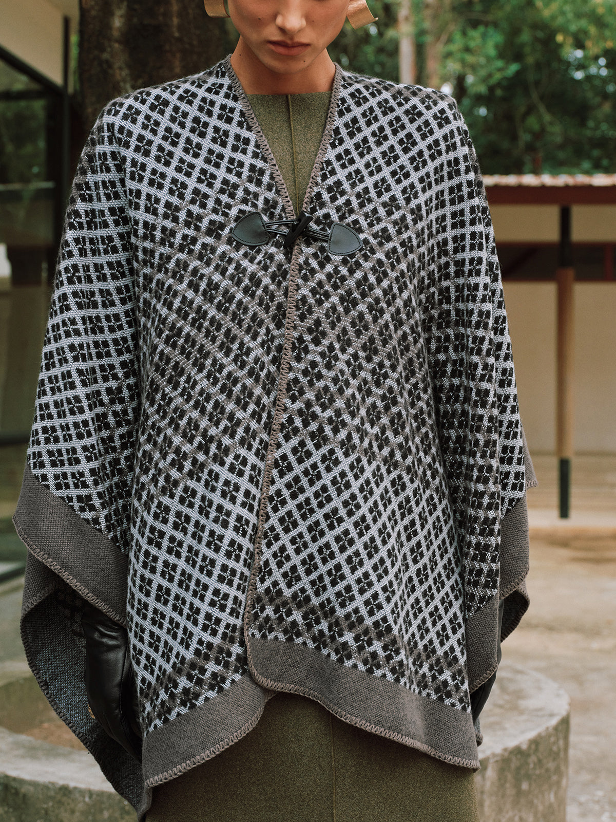 Ofelia | Poncho Geometric Pattern