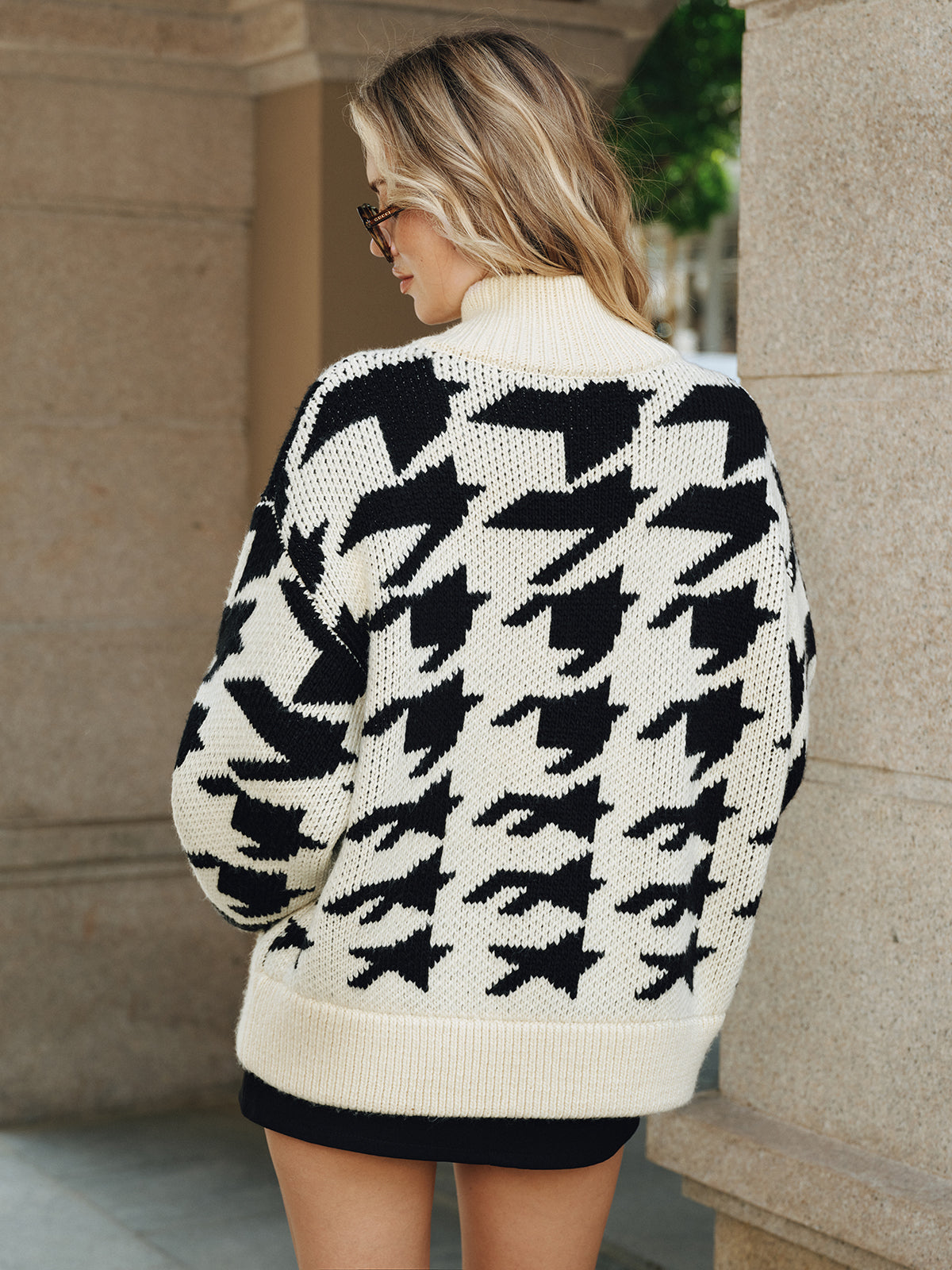 Shaun | Women's Vest with Houndstooth Pattern