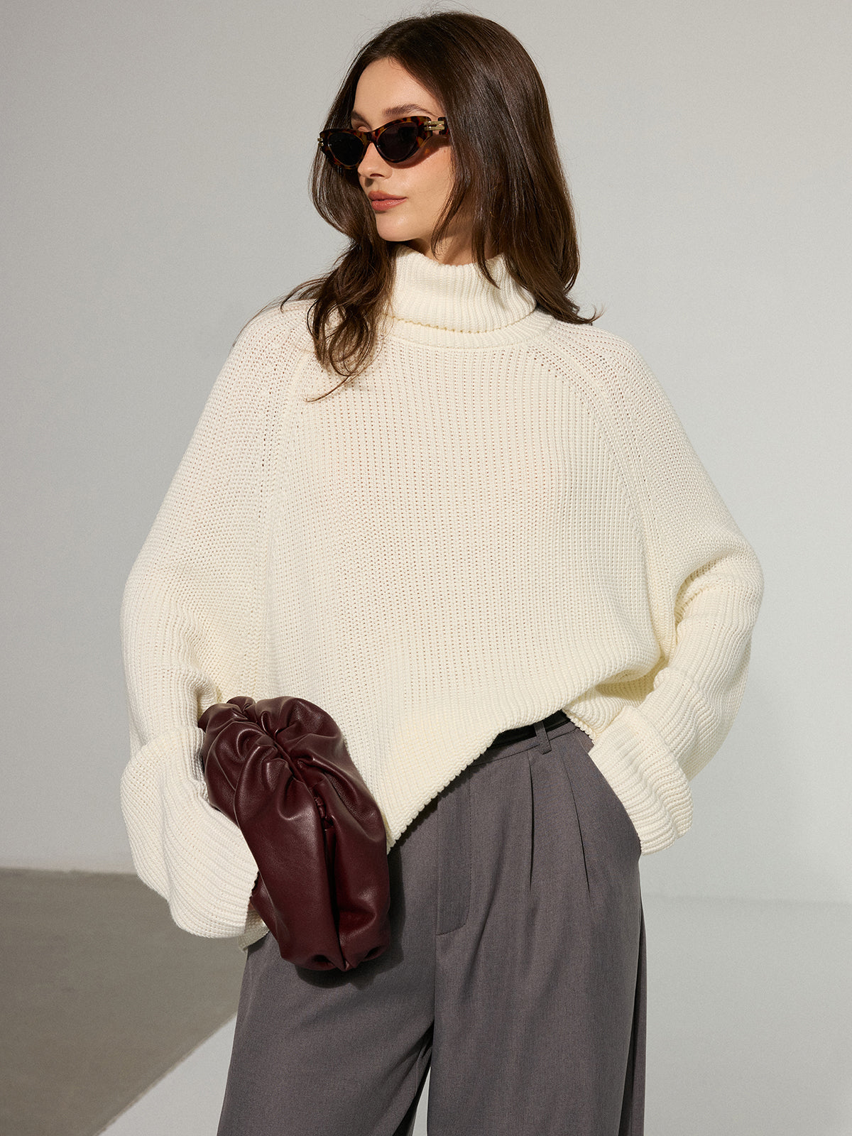 Vienna | Cream Sweater with Open Back and Wide Sleeves