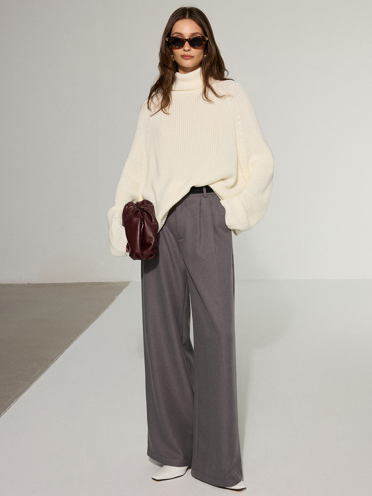 Vienna | Cream Sweater with Open Back and Wide Sleeves