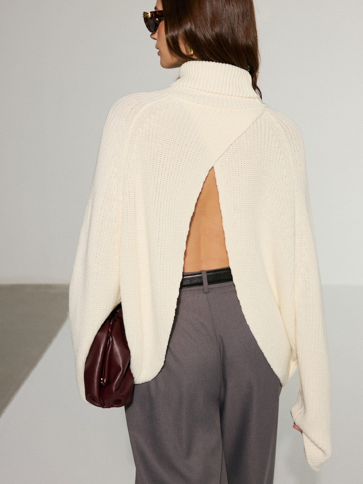 Vienna | Cream Sweater with Open Back and Wide Sleeves
