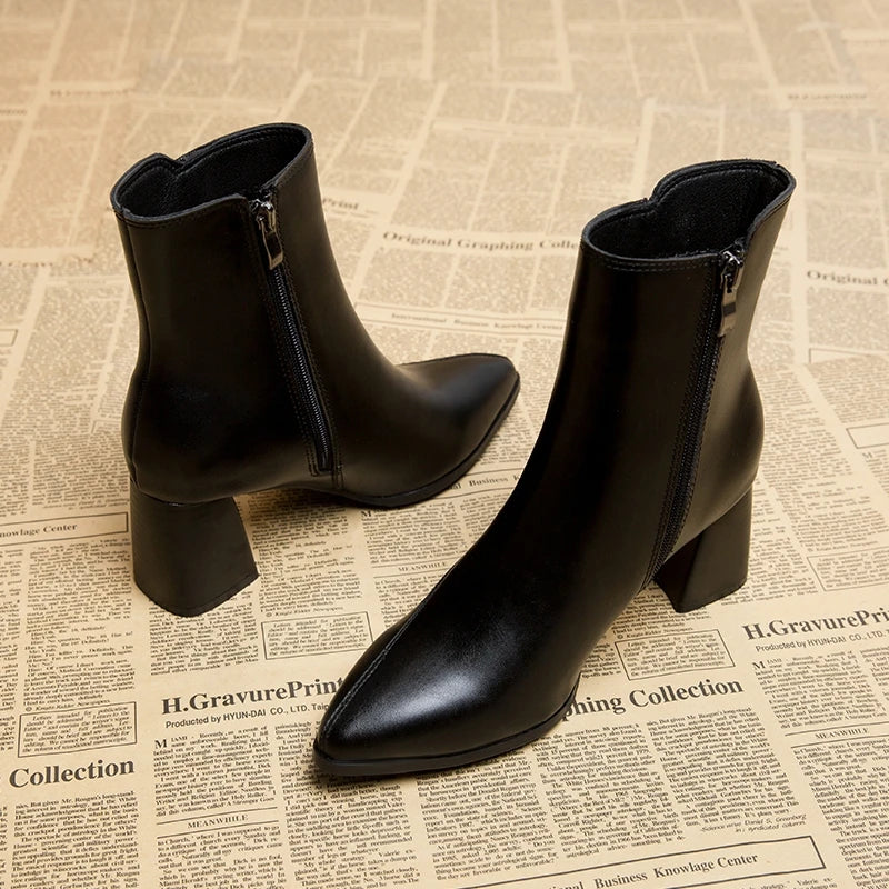 Nyra | Ankle Boots Pointed toe and block heel