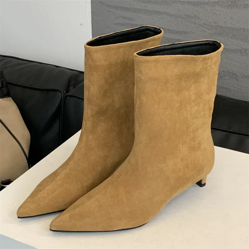 Mette | Elegant Ankle Boots with Pointed Toe and Kitten Heel