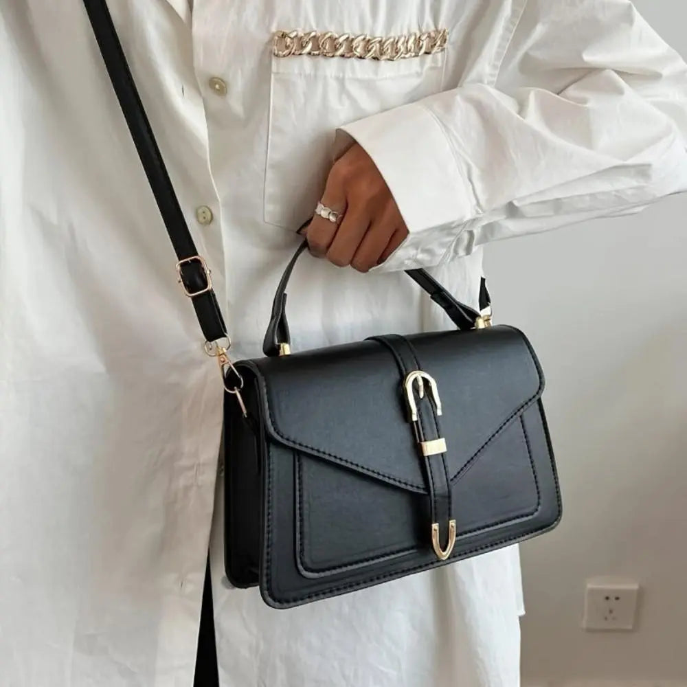 Lupe | Handbag with Gold Buckle Closure