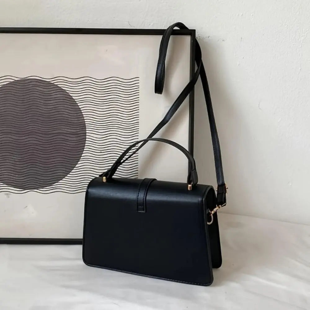 Lupe | Handbag with Gold Buckle Closure