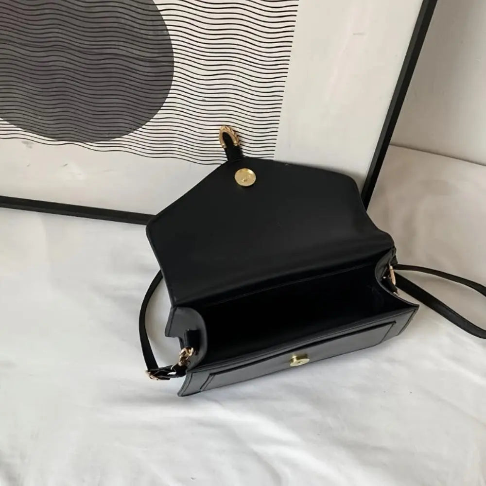 Lupe | Handbag with Gold Buckle Closure