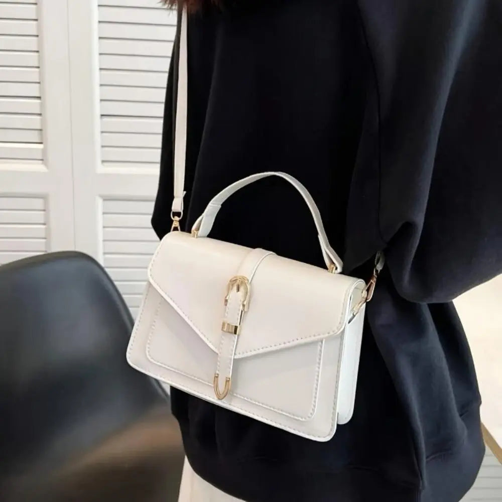 Lupe | Handbag with Gold Buckle Closure
