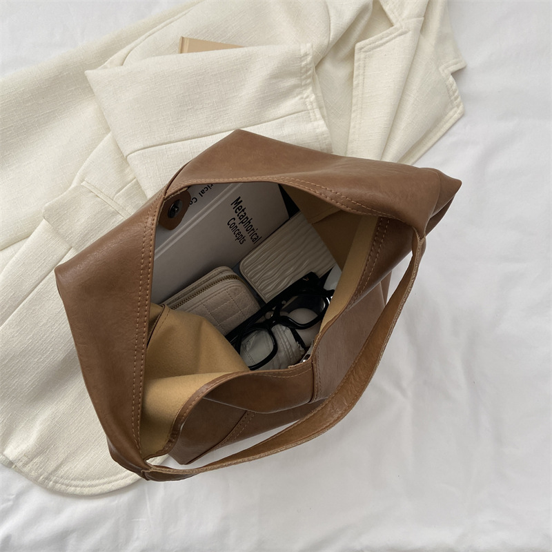 Citlali | Shoulder bag with V-closure